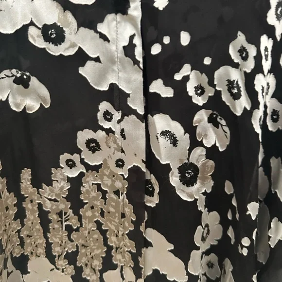 Alice + Olivia Black and Cream Floral Blouse - Picture 6 of 9